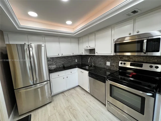 3150 N Palm Aire Dr # 404, Pompano Beach FL 33069