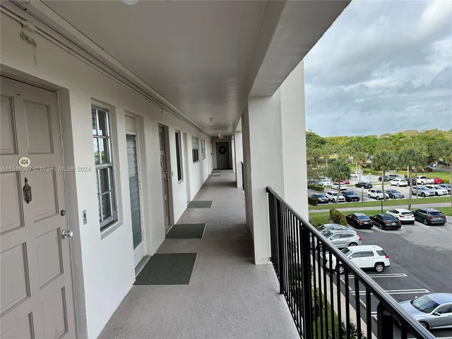 3150 N Palm Aire Dr # 404, Pompano Beach FL 33069