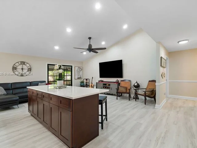 457 Goldenwood Way, Wellington FL 33414