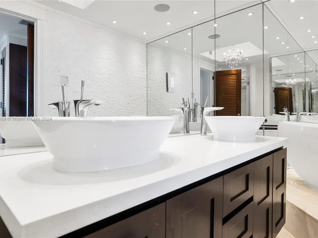 100 S Pointe Dr # 3205, Miami Beach FL 33139