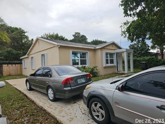 512 47th St, West Palm Beach FL 33407