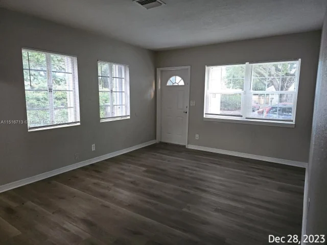 512 47th St, West Palm Beach FL 33407