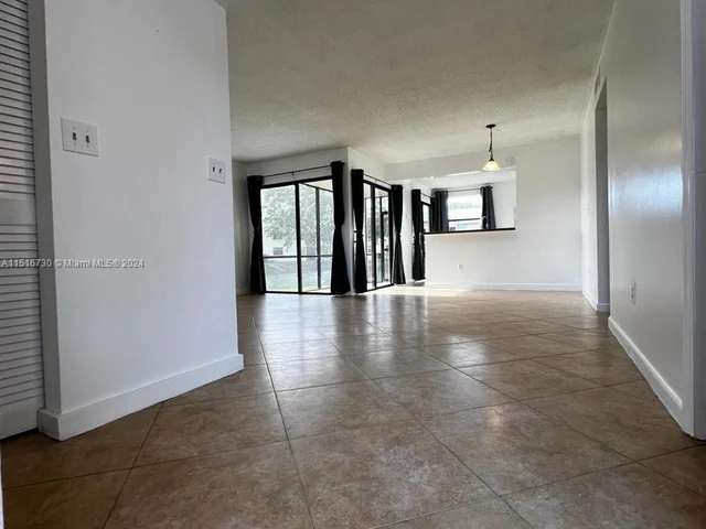 1160 WASHINGTON CR # 1160B, Homestead FL 33034