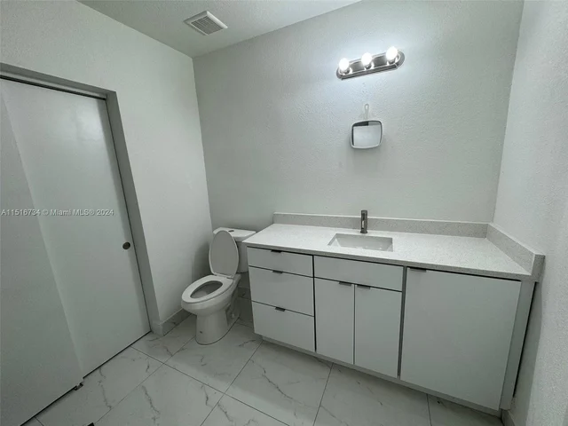 5751 NW 117th St, Hialeah FL 33012