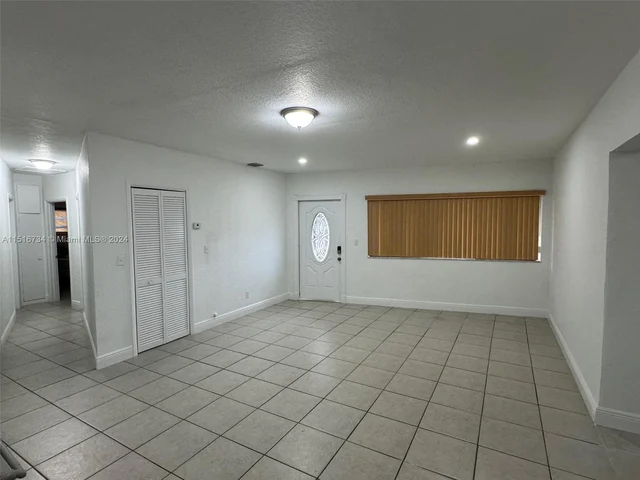 5751 NW 117th St, Hialeah FL 33012