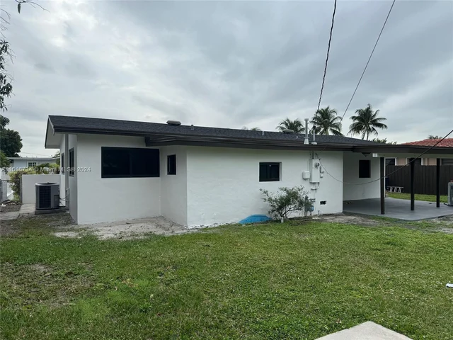 5751 NW 117th St, Hialeah FL 33012