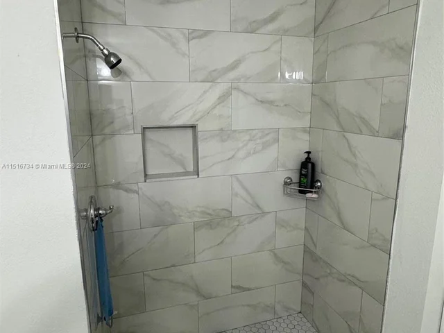 5751 NW 117th St, Hialeah FL 33012