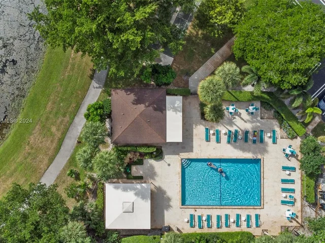 3095 N Course Dr # 602, Pompano Beach FL 33069