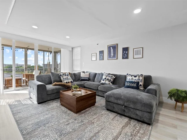 3095 N Course Dr # 602, Pompano Beach FL 33069