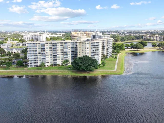 3095 N Course Dr # 602, Pompano Beach FL 33069