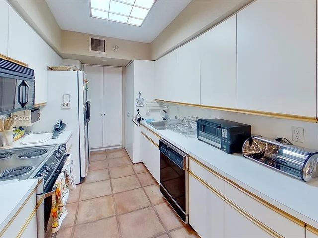 3600 Mystic Pointe Dr. # 1801, Aventura FL 33180