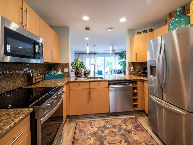 2004 Riverside Pl # 5, Wilton Manors FL 33305