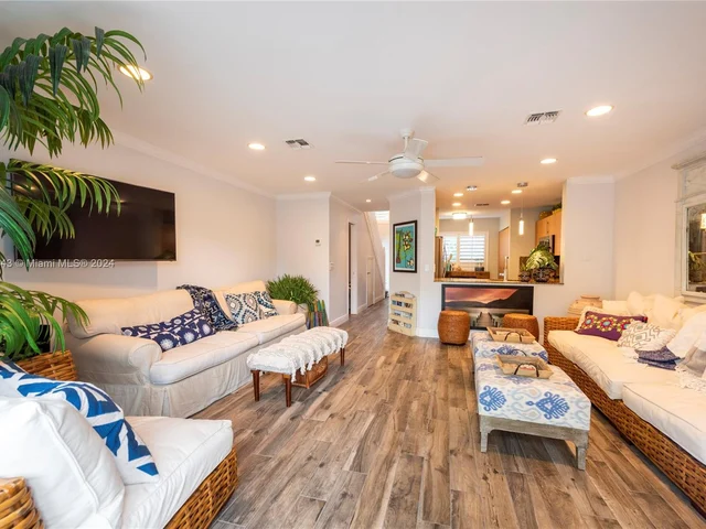 2004 Riverside Pl # 5, Wilton Manors FL 33305