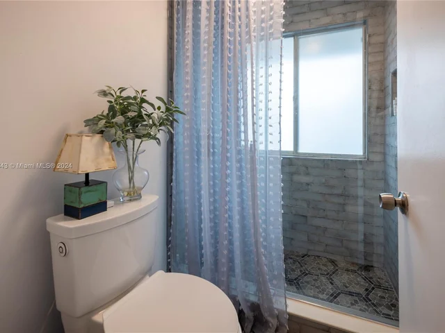 2004 Riverside Pl # 5, Wilton Manors FL 33305