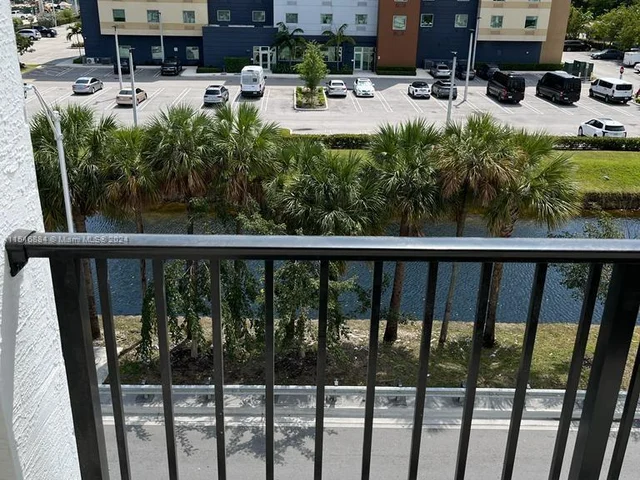 8167 NW 41st St # 309, Doral FL 33166