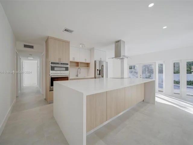 2020 Alamanda Dr # 2020, North Miami FL 33181