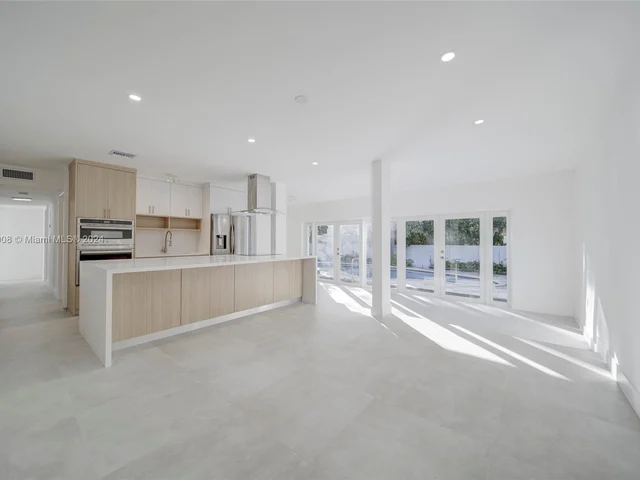 2020 Alamanda Dr # 2020, North Miami FL 33181