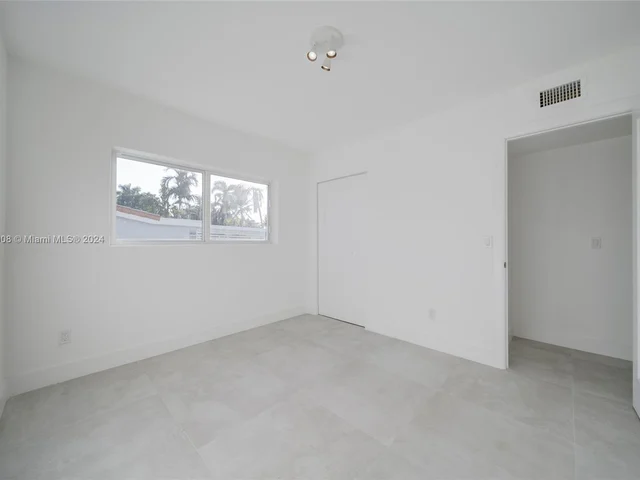 2020 Alamanda Dr # 2020, North Miami FL 33181