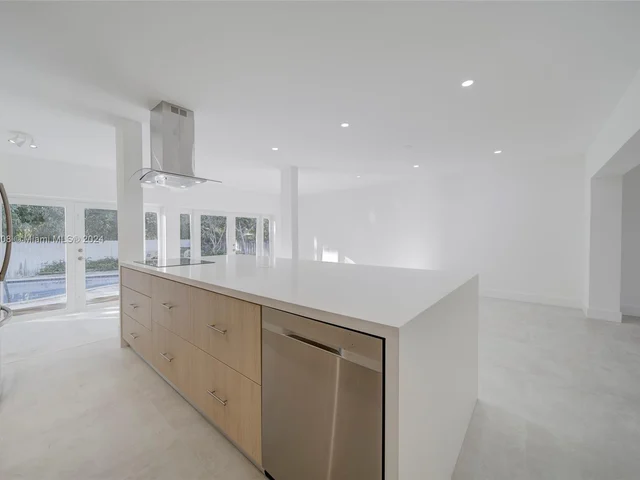 2020 Alamanda Dr # 2020, North Miami FL 33181