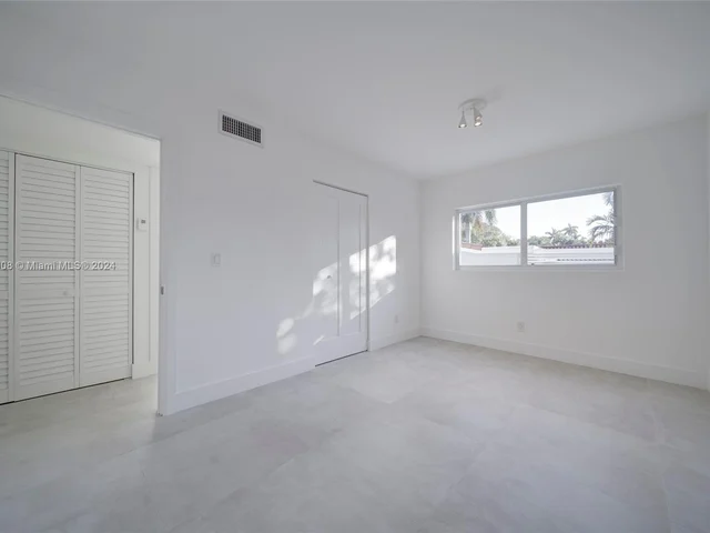 2020 Alamanda Dr # 2020, North Miami FL 33181