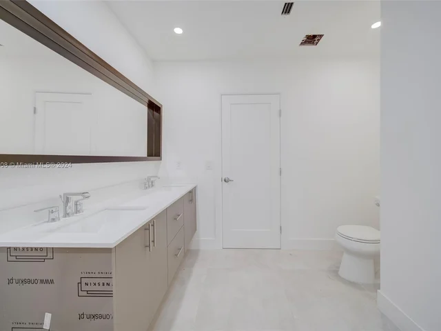 2020 Alamanda Dr # 2020, North Miami FL 33181