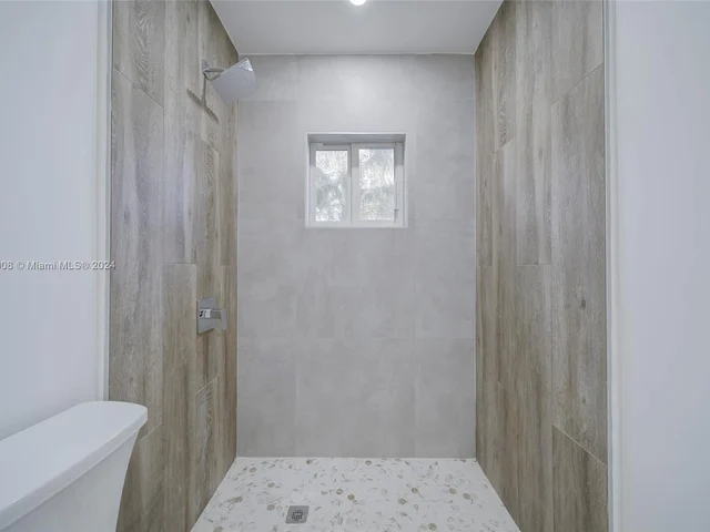 2020 Alamanda Dr # 2020, North Miami FL 33181