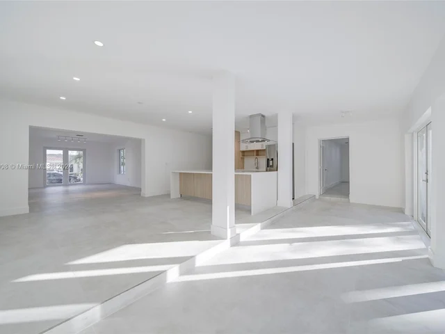 2020 Alamanda Dr # 2020, North Miami FL 33181