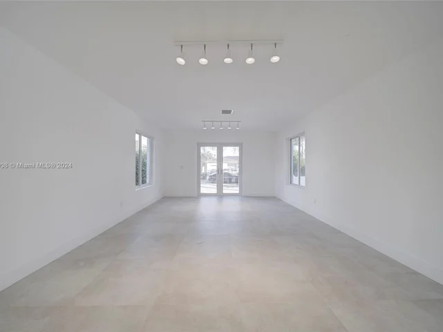 2020 Alamanda Dr # 2020, North Miami FL 33181