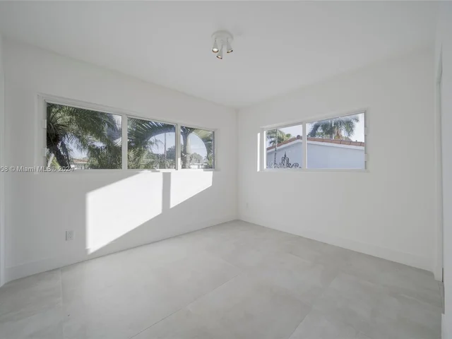 2020 Alamanda Dr # 2020, North Miami FL 33181