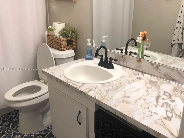 6500 Cypress Rd # 211, Plantation FL 33317