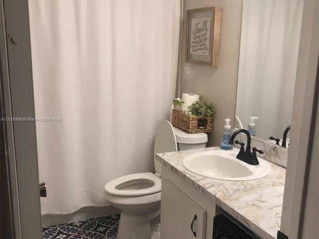 6500 Cypress Rd # 211, Plantation FL 33317