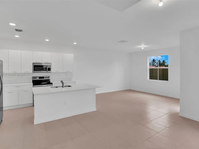 2411 NW 131 CIR, Miami FL 33167