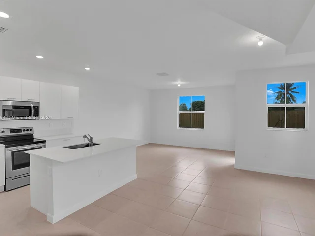 2411 NW 131 CIR, Miami FL 33167