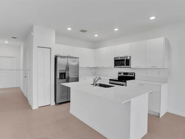 2411 NW 131 CIR, Miami FL 33167