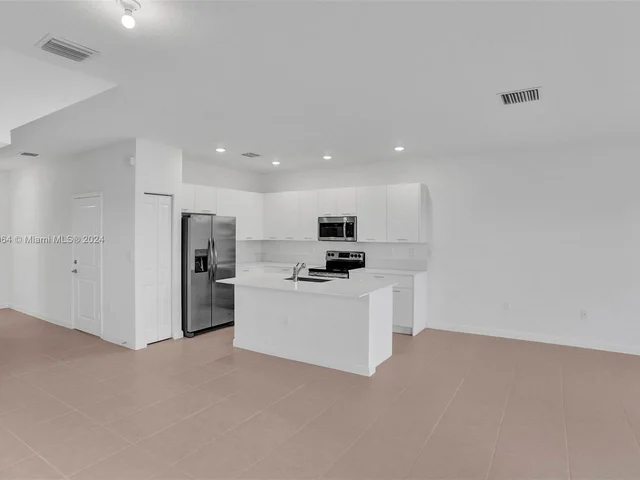 2411 NW 131 CIR, Miami FL 33167