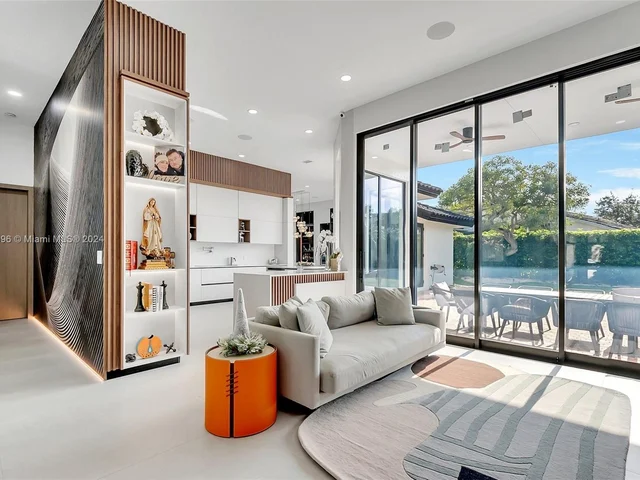 1470 Lantana Ct, Weston FL 33326