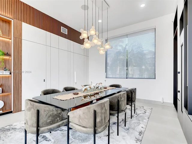 1470 Lantana Ct, Weston FL 33326