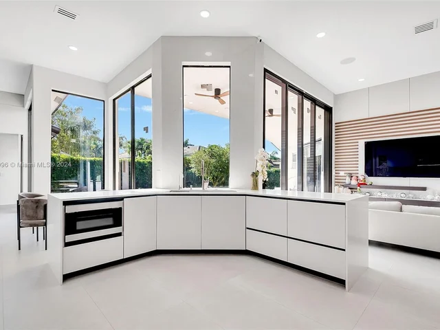 1470 Lantana Ct, Weston FL 33326