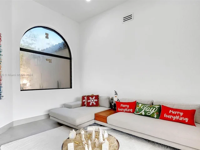 1470 Lantana Ct, Weston FL 33326