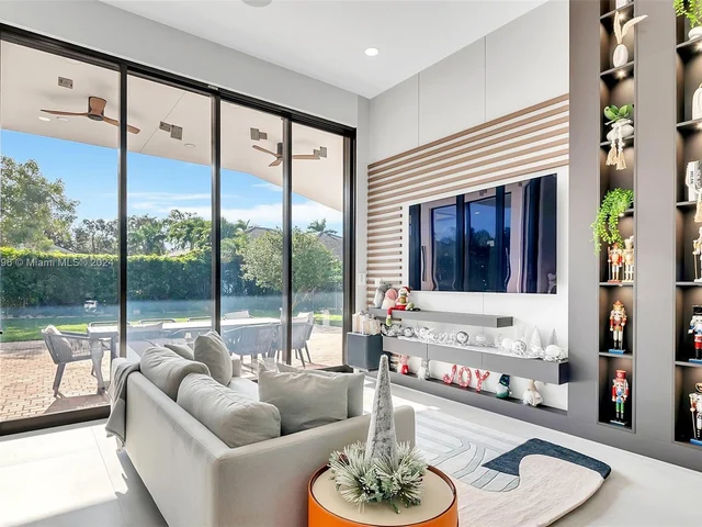 1470 Lantana Ct, Weston FL 33326