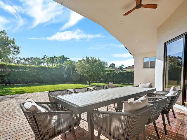 1470 Lantana Ct, Weston FL 33326