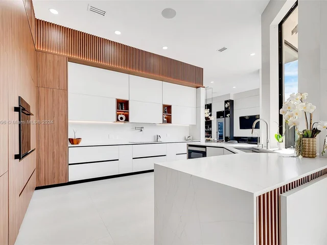 1470 Lantana Ct, Weston FL 33326