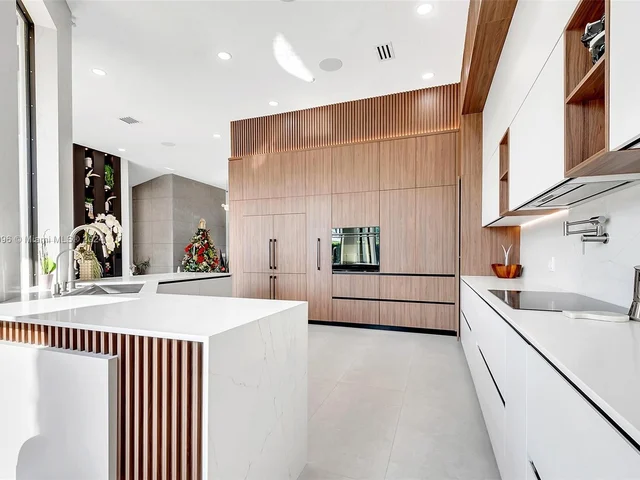 1470 Lantana Ct, Weston FL 33326