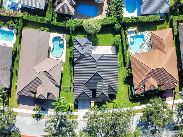 1470 Lantana Ct, Weston FL 33326