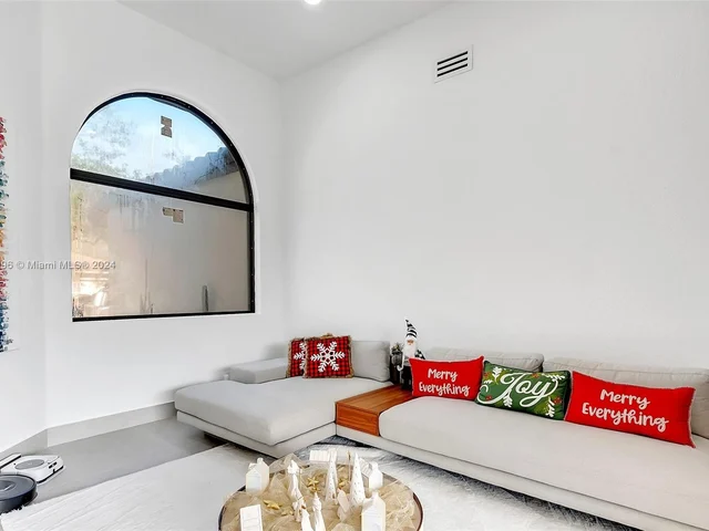 1470 Lantana Ct, Weston FL 33326