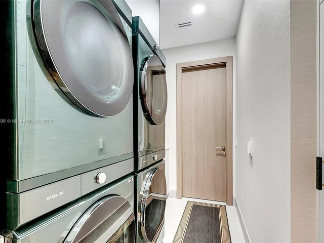 1470 Lantana Ct, Weston FL 33326