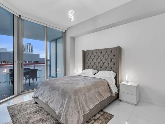 851 NE 1st Ave # 806, Miami FL 33132