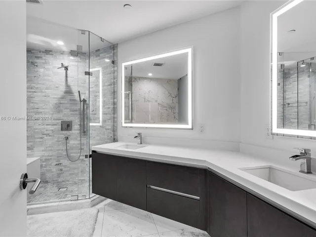 851 NE 1st Ave # 806, Miami FL 33132