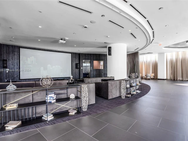 851 NE 1st Ave # 806, Miami FL 33132