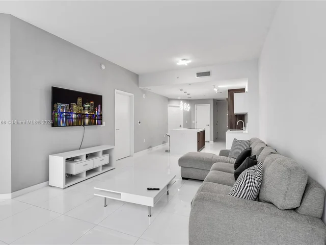 851 NE 1st Ave # 806, Miami FL 33132